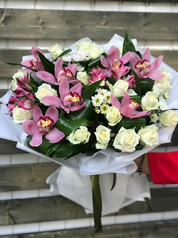 Букет цветов из: Розы и Хризантемы в Прохладном
