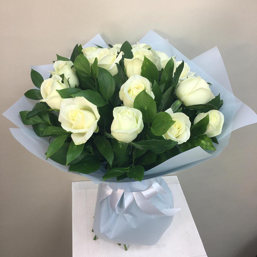 Букет 15 Белых роз Проуд в Прохладном