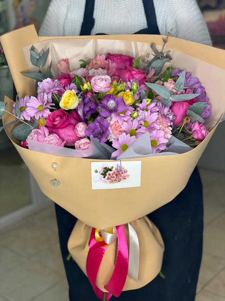 Букет цветов из: Хризантемы, Гвоздики и Альстромерии в Прохладном