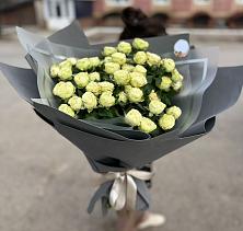Букет Белые кустовые розы Солинеро в Прохладном