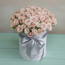 Цветочная композиция из Розы в шляпной коробке в Прохладном