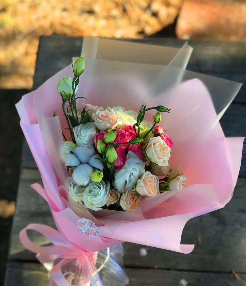 Букет цветов из: Розы и Лизиантусы в Прохладном