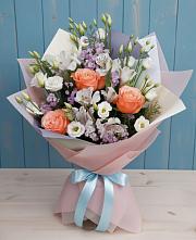 Букет цветов из:  Лизиантусы, Розы, Альстромерии и Гипсофила в Прохладном