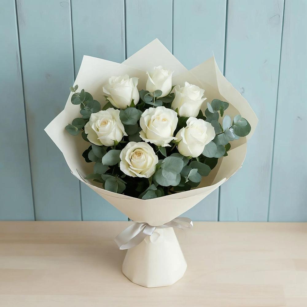 Букет Белые розы в Эвкалипте в Прохладном
