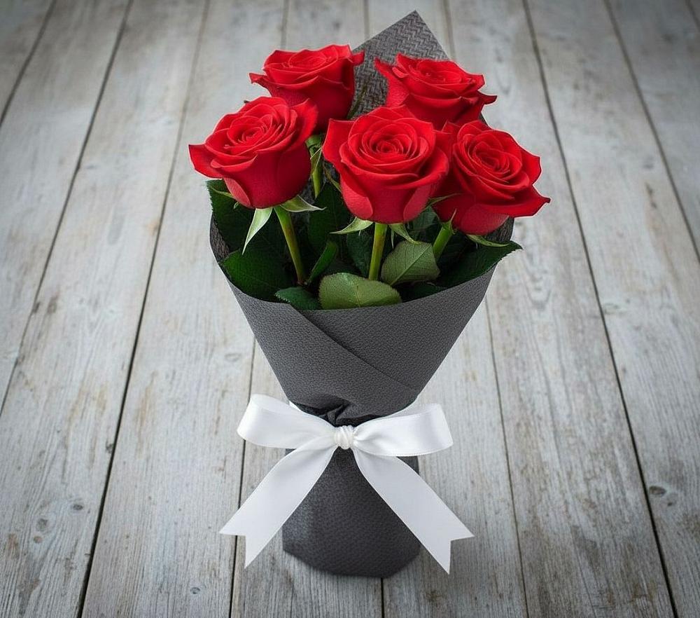 Букет 5 Красных роз Эдлесс Лав в Прохладном