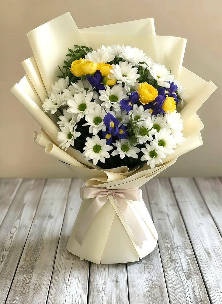 Букет цветов из: Ирисы, Хризантемы и Розы в Прохладном