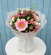 Букет цветов из:  Герберы, Альстромерии и Лизиантусы в Прохладном