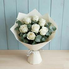 Букет Белые розы в Эвкалипте в Прохладном