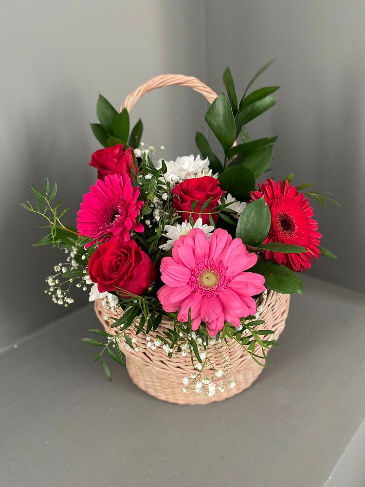 Цветочная композиция из Розы, Хризантемы и Герберы в корзине в Прохладном