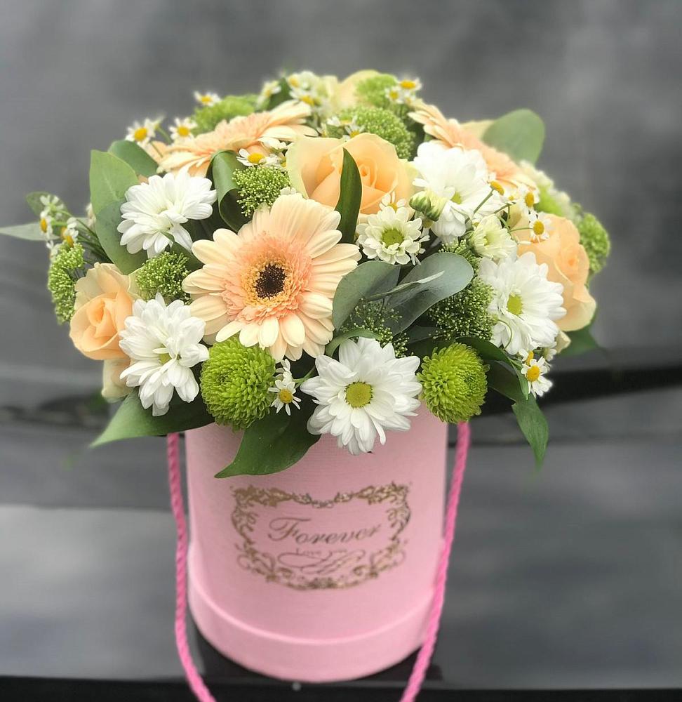 Цветочная композиция из Розы, Герберы и Хризантемы в шляпной коробке в Прохладном