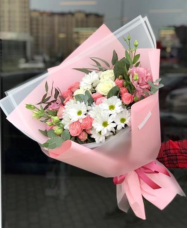 Букет цветов из: Розы, Лизиантусы и Хризантемы в Прохладном
