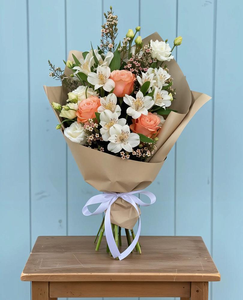 Букет цветов из: Альстромерии, Лизиантусы, Розы и Хризантемы в Прохладном