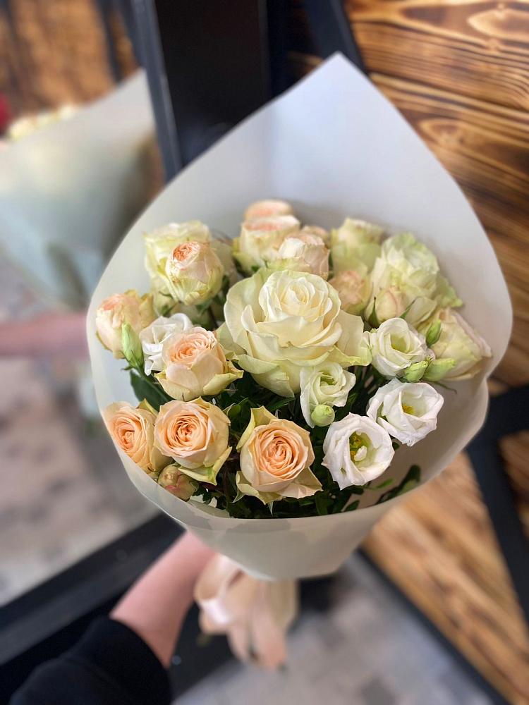 Букет цветов из: Розы и Лизиантусы в Прохладном